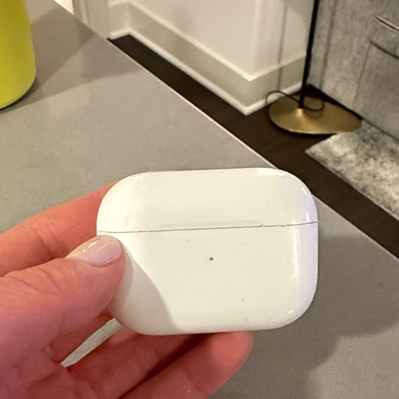 AirPods Pro 1st Generation - Picture 3 of 7